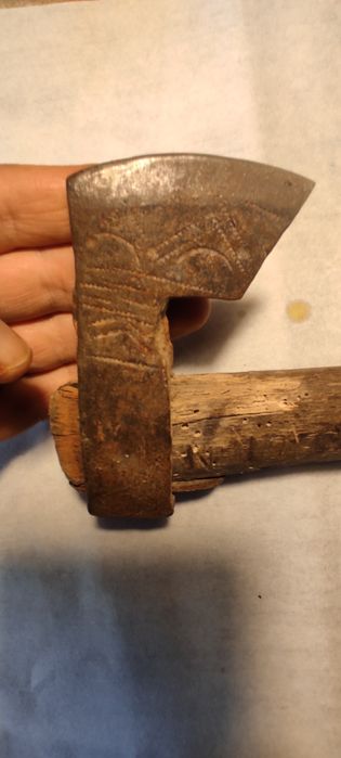 Baltag , topor, sabie veche