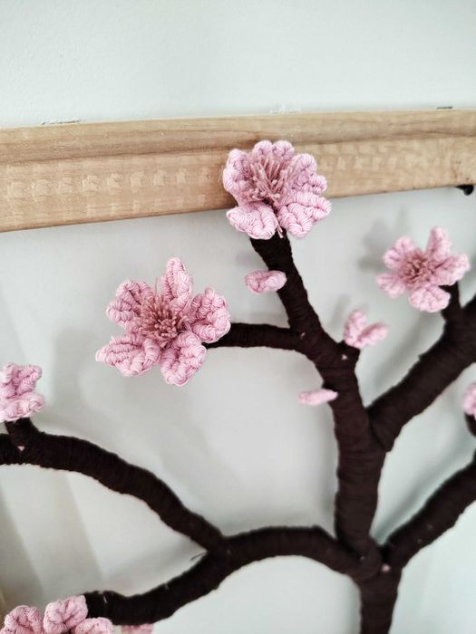 Ръчно изработена макраме стенна декорация "Черешово дърво"