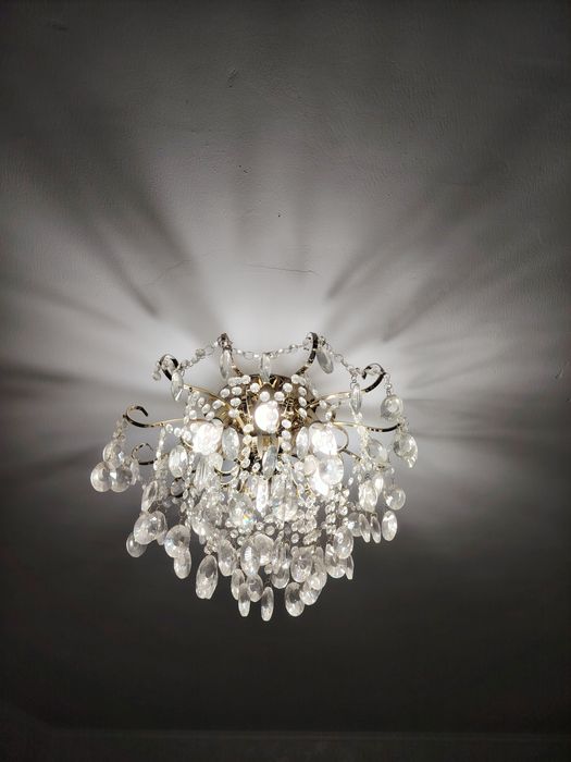 Продам люстру срочно