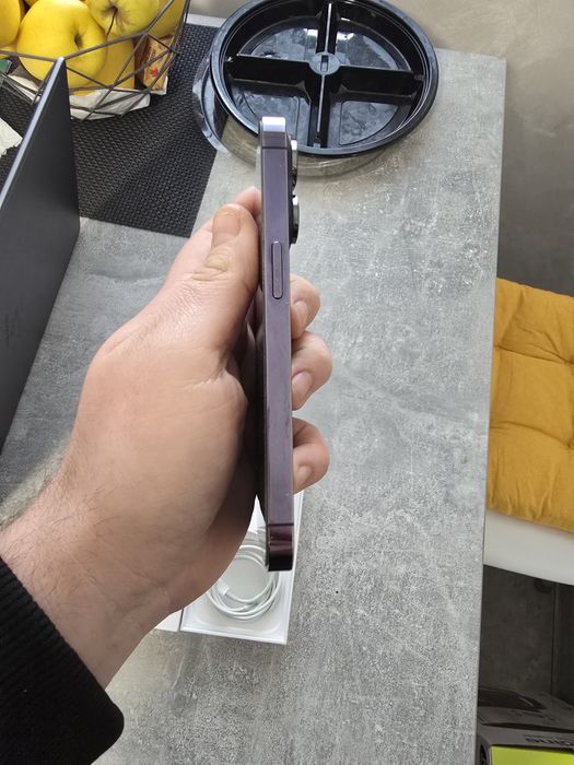 Iphone 14 pro перфектен пълен комплект