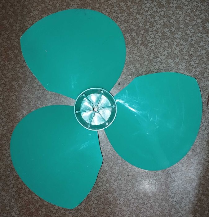 Вентилятор маленький и лопасть для вентилятора большая