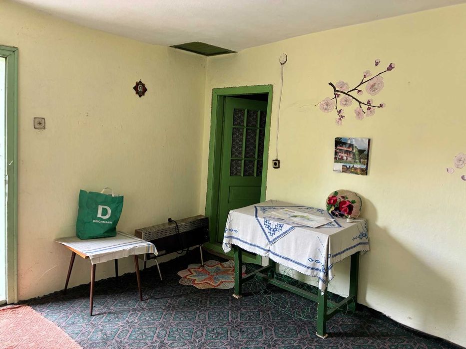 Две жилищни сгради с двор 1 295 кв.м. – само на 10 км от Попово