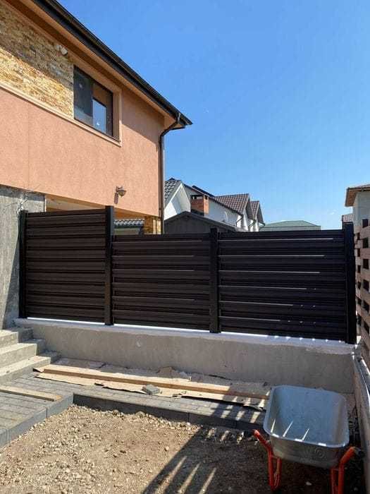 Garduri si porti din panouri stil jaluzele si alte modele disponibile