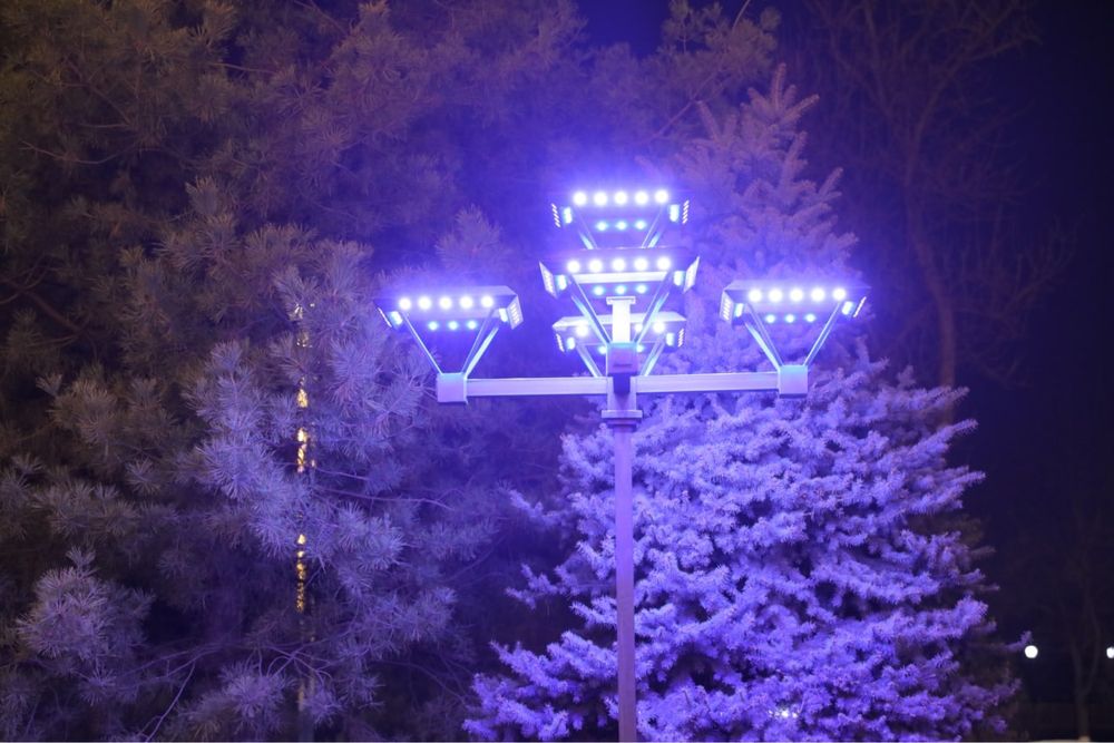 Столб фонарный для освещения улиц,прогулочных дорожек,пешеходных зон.