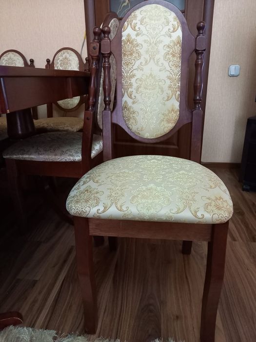 Продам стол и стулья