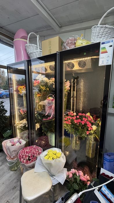 продается трехдверный холодильник