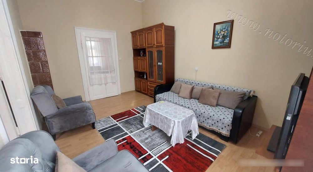 Casă în Hațeg, zonă centrală, teren generos, stare foarte bună.