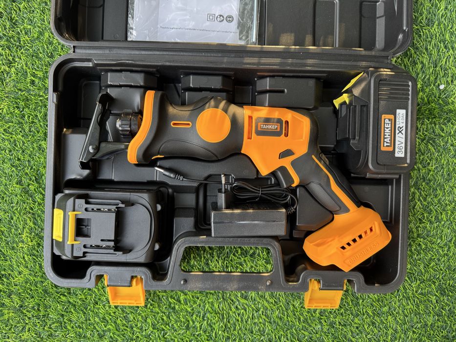 Аккумуляторные сабельные пилы разные