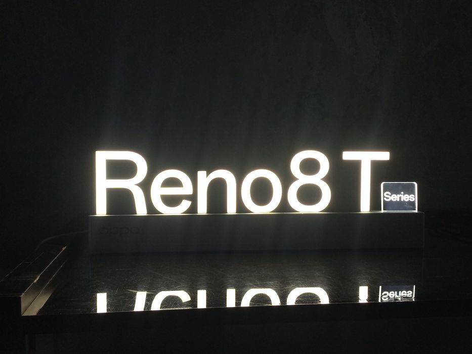 Reno 8T yozuvli yonib turuvchi aksesuar