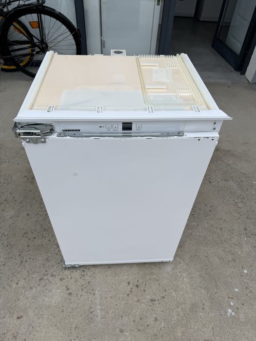 Малък хладилник за вграждане Либхер КАто НОВ