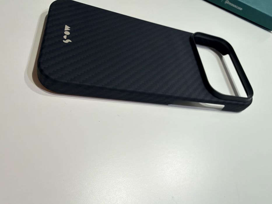 Husa Fibra Carbon Iphone 17 pro MOUS