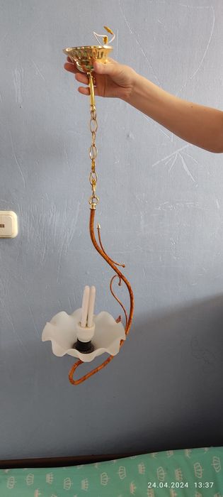 Продаются люстры