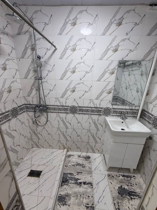 СРОЧНО!!! Продаётся 3-х ком. кв.  на 2 этаже  рест.Зафар Восток