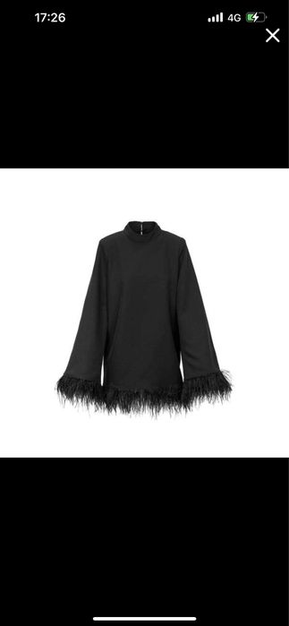 Vand rochie cu pene/puf