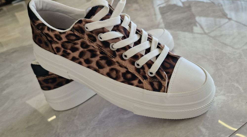 нови кецовe  Zara