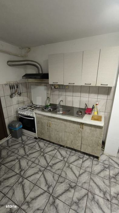 Apartament 4 camere, decomandat, parter, 78 mp, zona Burdujeni