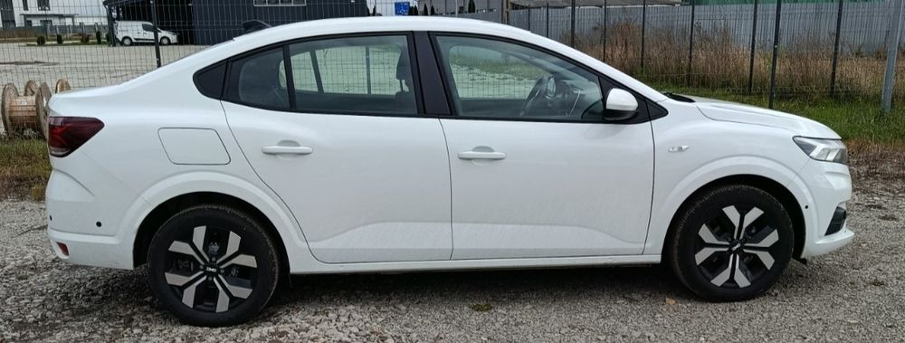 Vând Dacia Logan Journey înmatriculat 25.09.2025