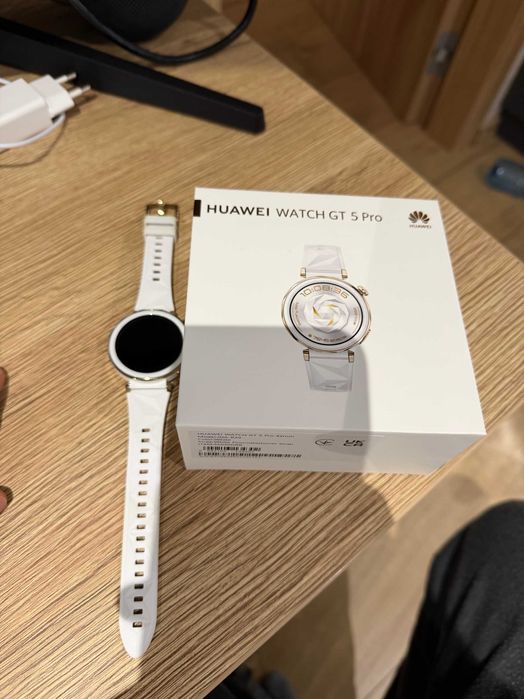 Huawei Watch GT 5 Pro 42mm White Fluoroelastomer Strap Като НОВ