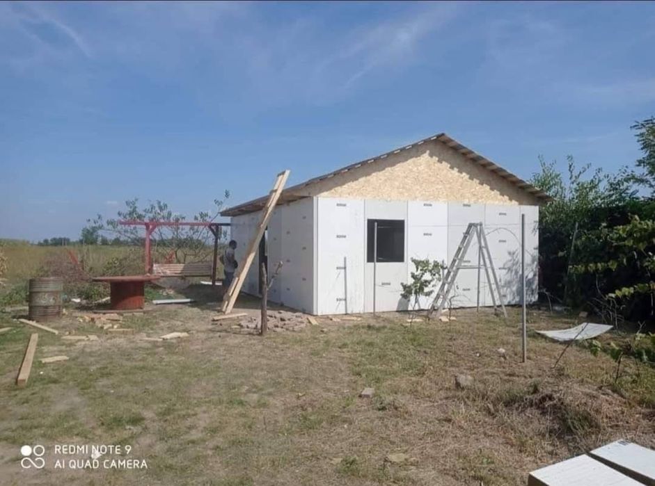 construim căsuțe din lemn