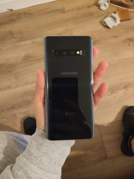 Vând galaxia S 10