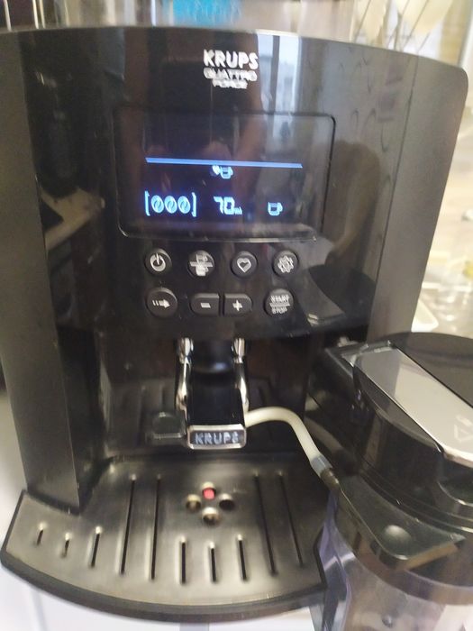 Автоматична кафемашина Крупс в гаранция.
