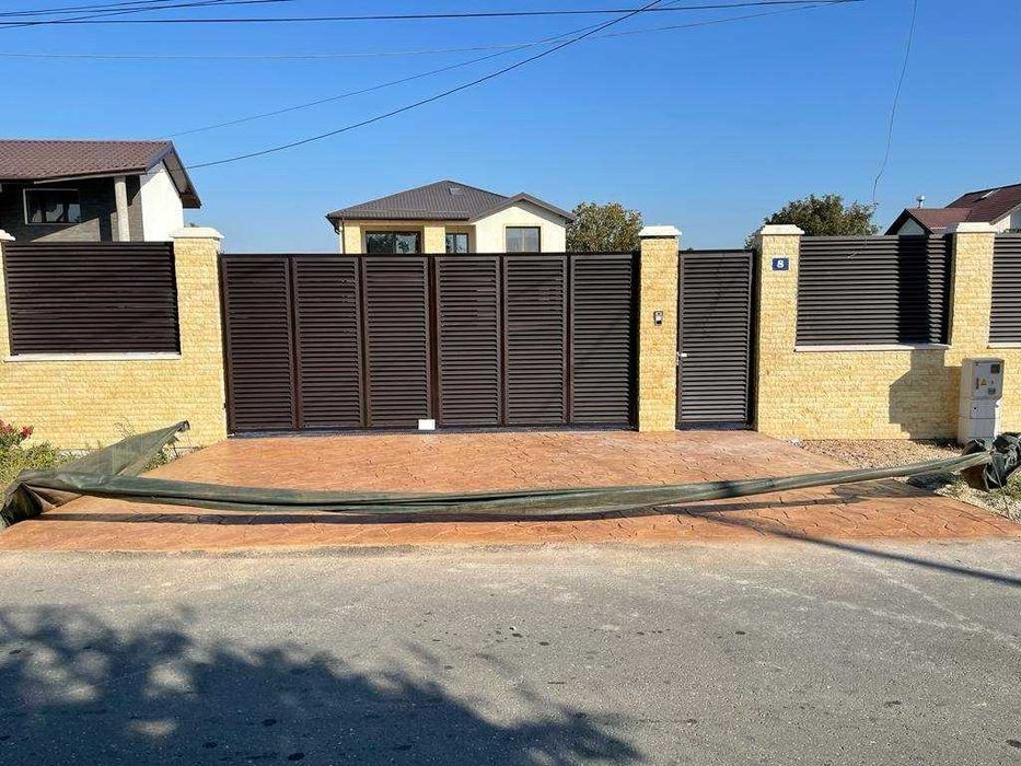 Garduri si porti din panouri stil jaluzele si alte modele disponibile