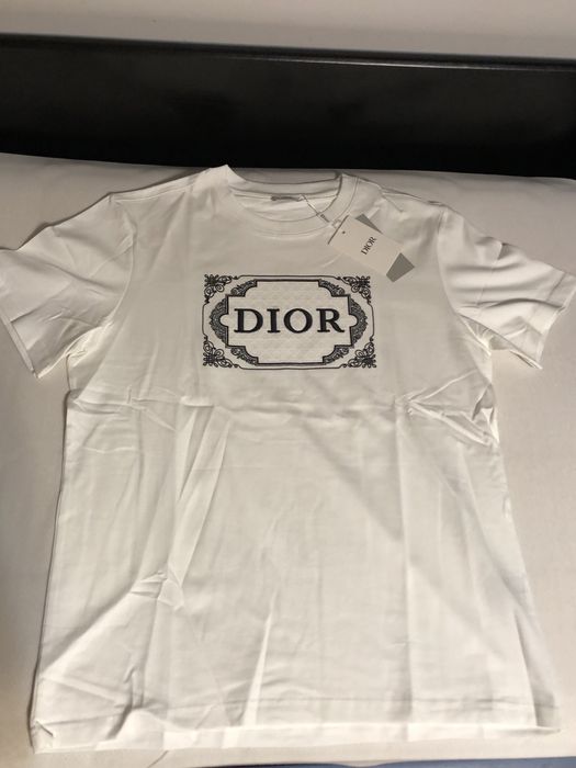 Tricou Dior , calitate premium , pe stoc , nou , L