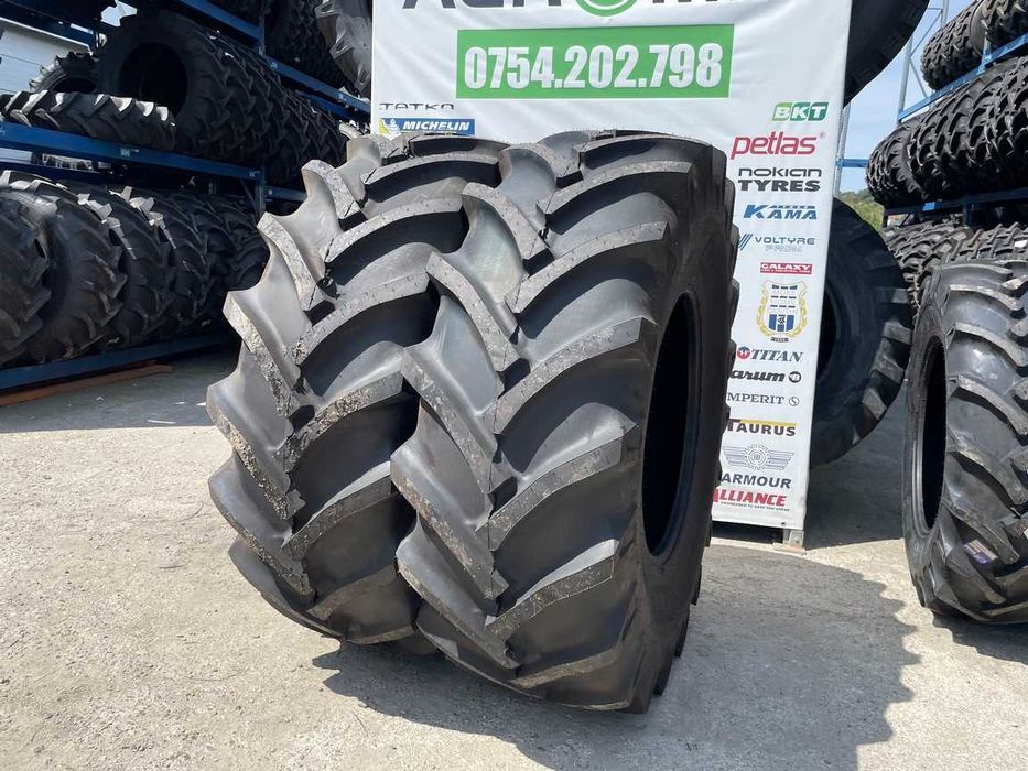 Anvelope noi 23.1-30 cu 12 pliuri marca BKT pentru combina