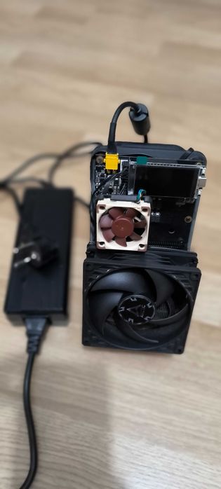 NerdQaxe++ Rev6.1 – Bitcoin Solo Miner