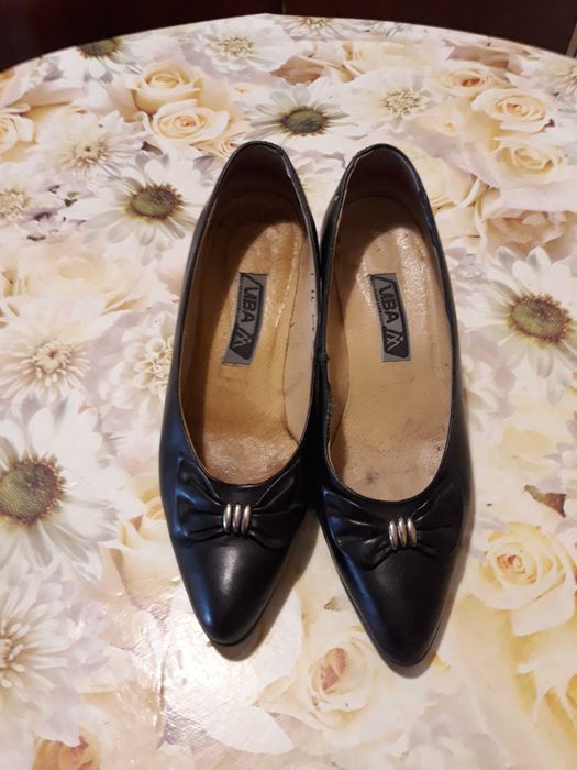 Обувки със среден ток, обувки с нисък ток