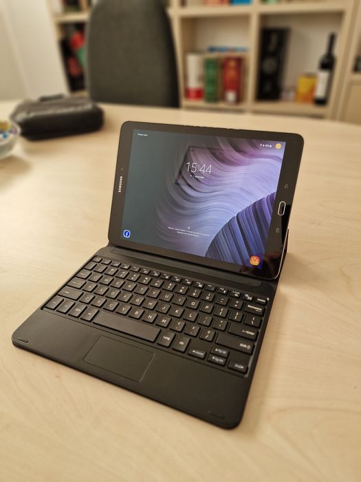 Таблет + клавиатура Samsung T819 Galaxy Tab S2 9.7 LTE 32GB