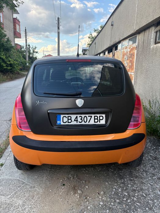Автомобил Lancia Ypsilon