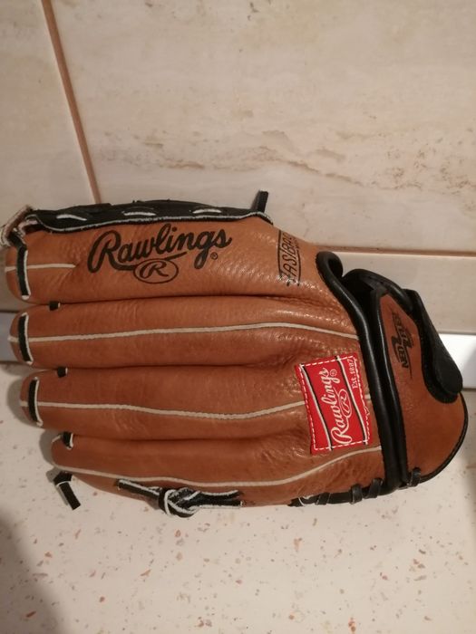 Manusi de baseball și minge oficiala
