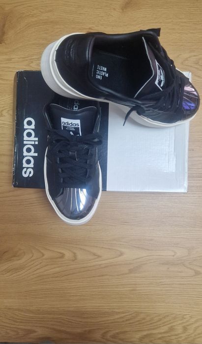 Vand pantofi sport Adidas colectie.