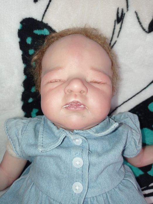 Vând păpușă realistica