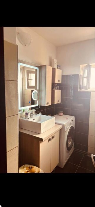 Apartament 2 cam vis a vis de mall