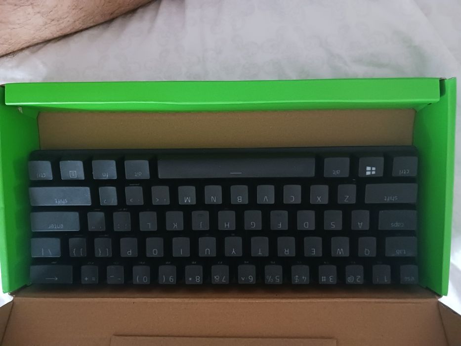 Tastatura gaming mecanica Razer Huntsman Mini, iluminare Chroma RGB, switch optic Purple, Negru