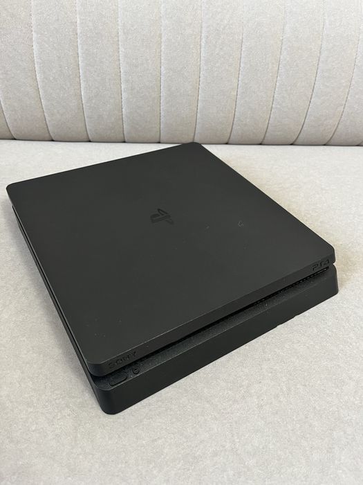 Продаю PlayStation 4 Slim