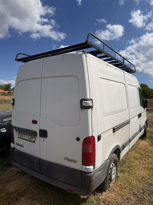 Продават се бус и джип