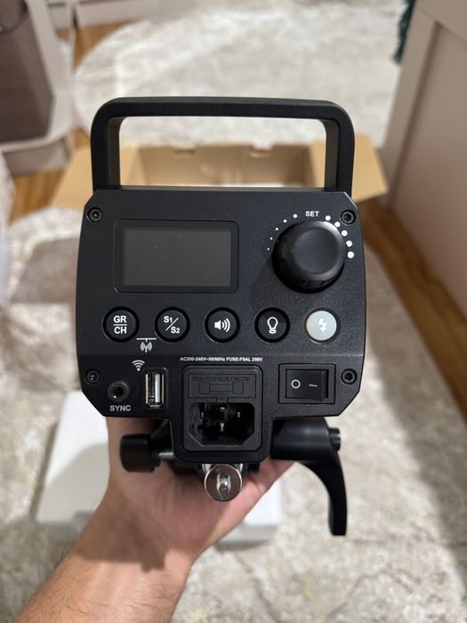 Продам студийную вспышку GODOX MS300