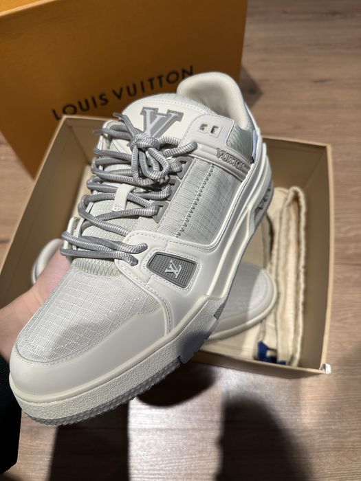LV trainer sneaker grey