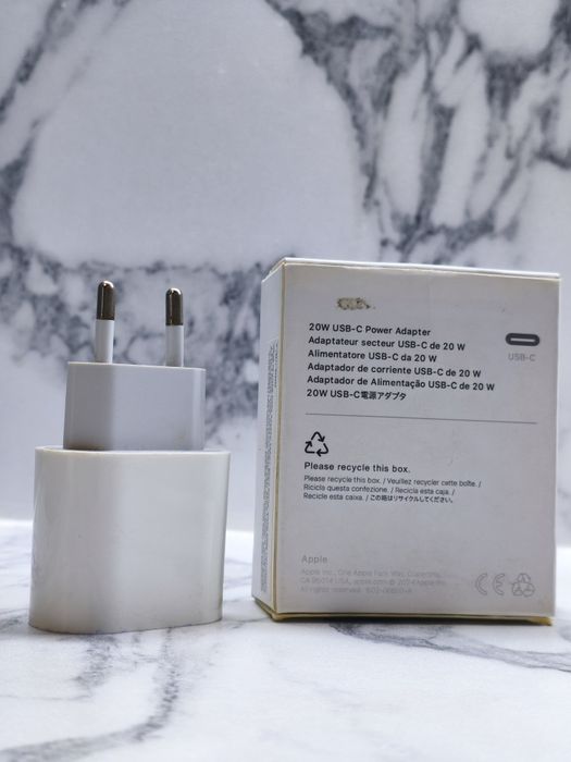 Apple 20W адаптер для iPhone, как новый.