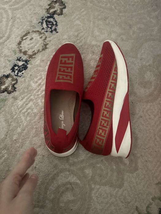 Продам кроссовки продам