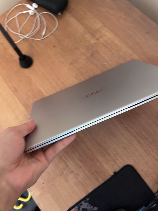 Acer Swift       )