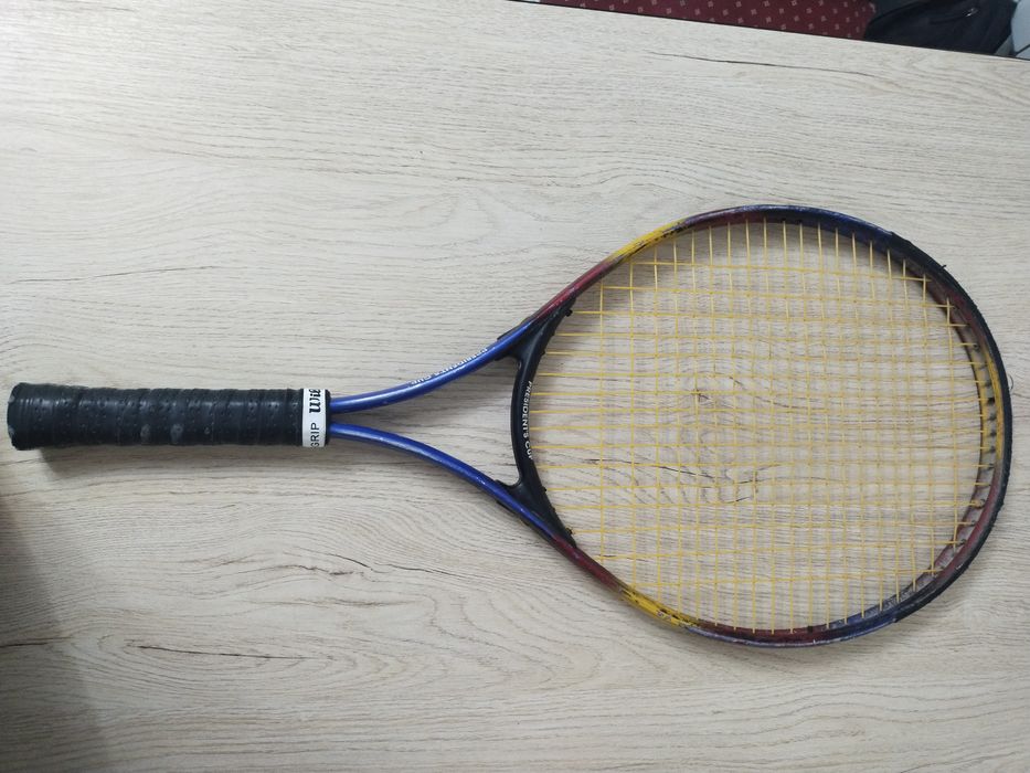 Теннисный ракетка