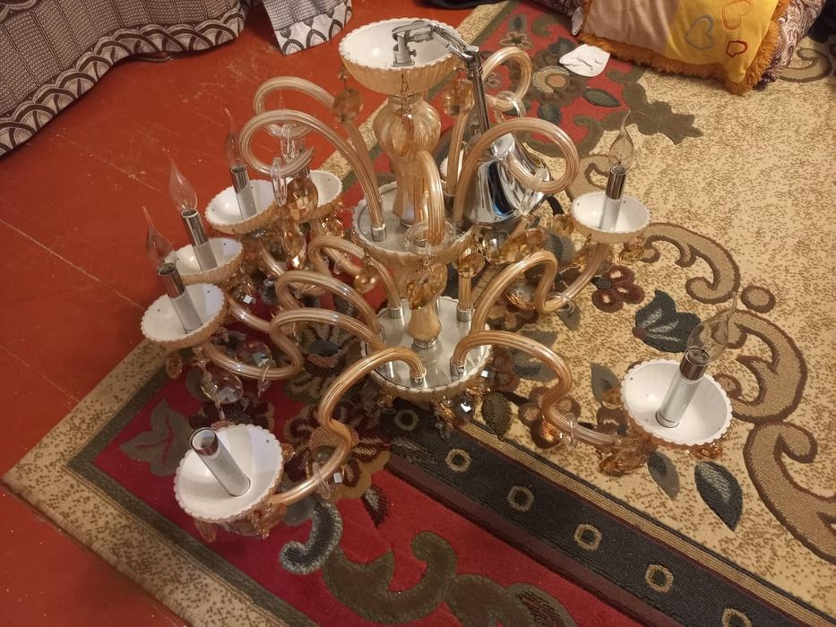 люстра в хорошем состоянии