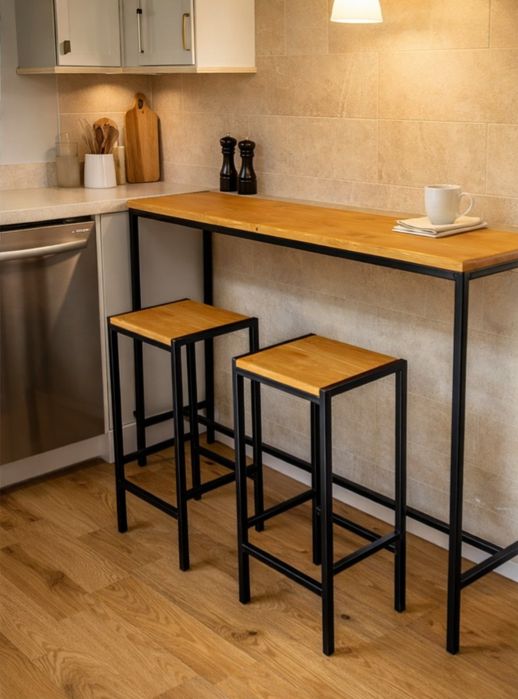 Метална бар маса с два стола нов комплект