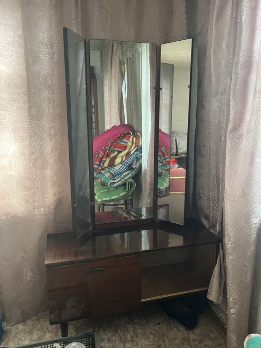 Совесткий комод и трельяж