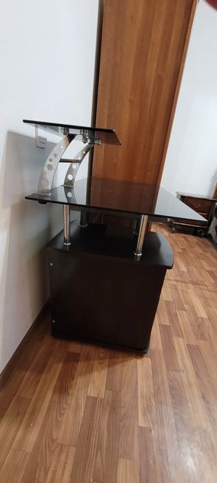 Продам компьютерный стол стеклянный чёрного цвета