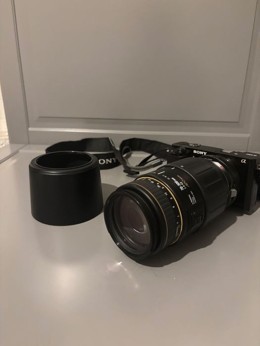 Sony A6000 + Sigma 70–300 APO Macro + kit lens + 3 baterii + accesorii